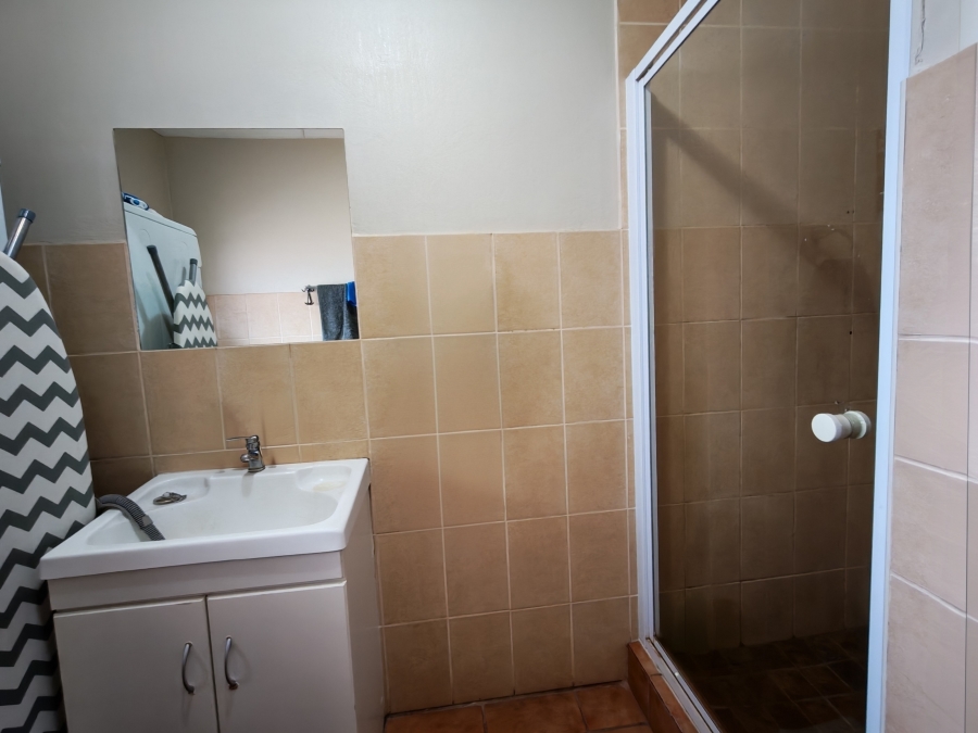 2 Bedroom Property for Sale in Kannoniers Park North West